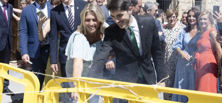 La Diputació de Castelló corona amb una mascletà la impactant dansa dels Torners de Morella