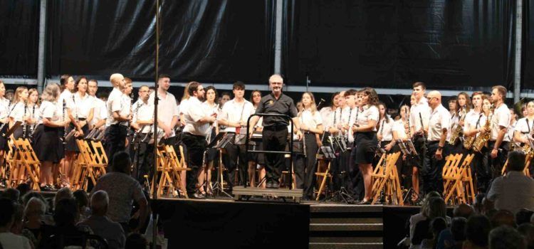 La Asociación Musical Ciudad de Benicarló brinda una gran Serenata de San Bartolomé con Isabel Costes como invitada