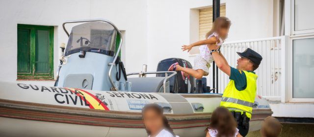 Exhibición de medios humanos y materiales de la Guardia Civil en La Ràpita