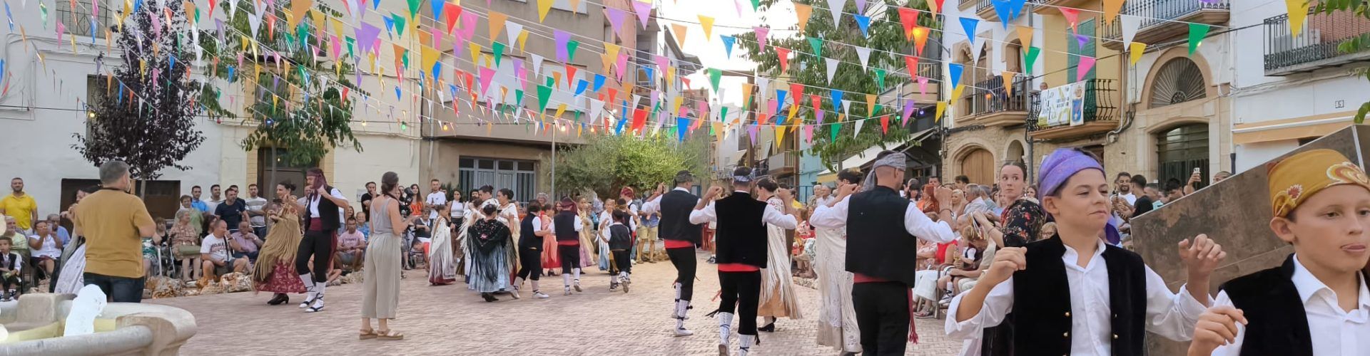 Dia gran a les festes de Canet lo Roig amb la Dansa