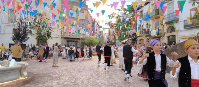 Dia gran a les festes de Canet lo Roig amb la Dansa