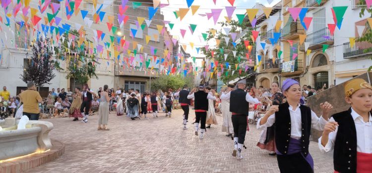Dia gran a les festes de Canet lo Roig amb la Dansa