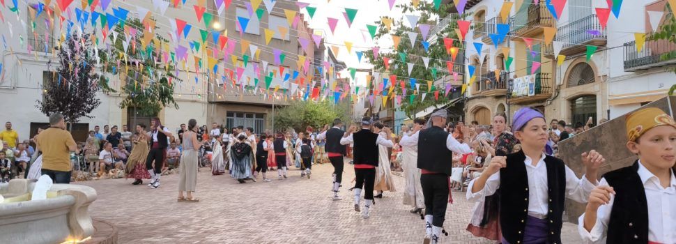 Dia gran a les festes de Canet lo Roig amb la Dansa