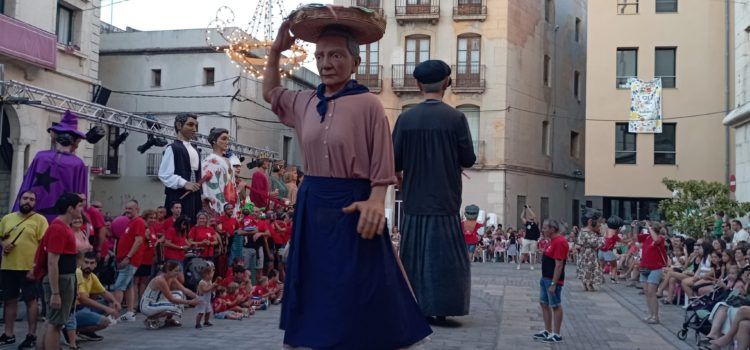 Àmplia participació vinarossenca en la trobada de gegants ampostina