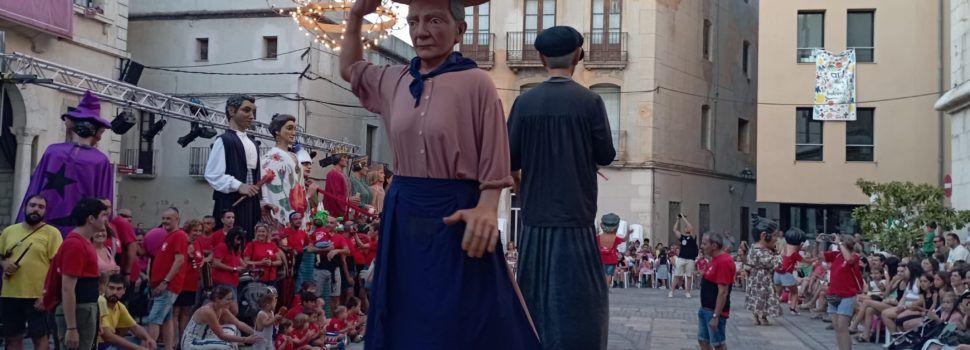 Àmplia participació vinarossenca en la trobada de gegants ampostina