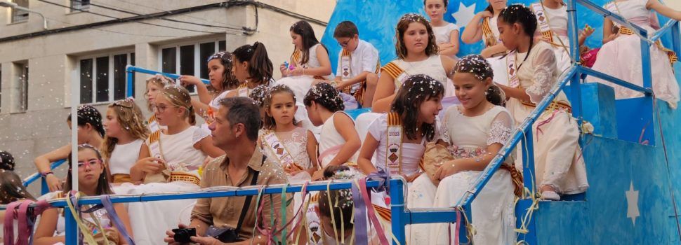 Desfilada de carrosses a les festes d’Amposta