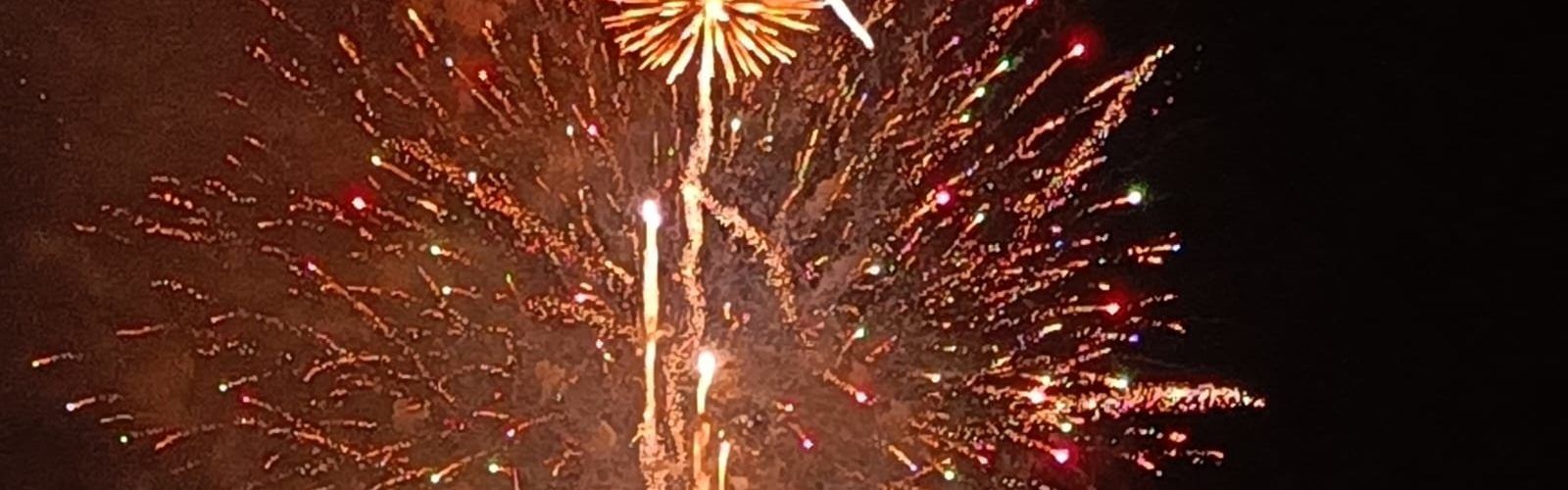 Fi de festes a Amposta amb castell de focs
