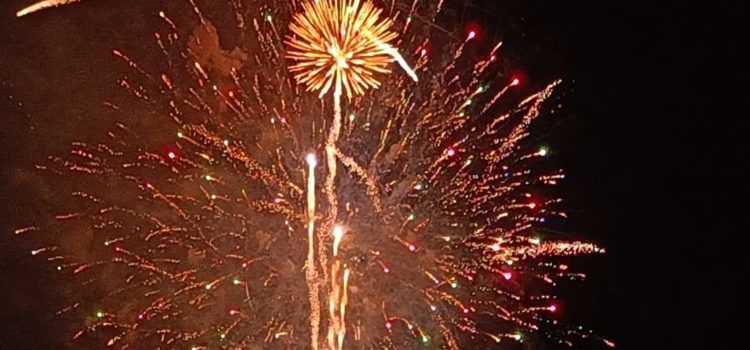 Fi de festes a Amposta amb castell de focs