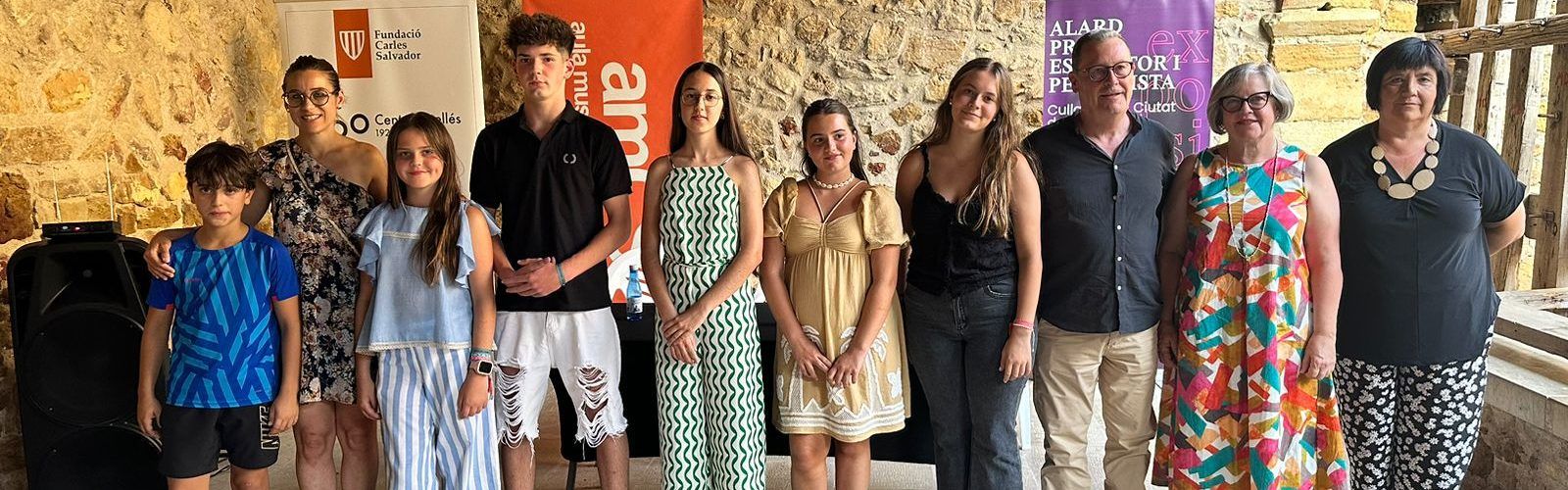 Més de 200 xiquets, xiquetes i joves participen al XVI Concurs Literari i Fotogràfic Carles Salvador
