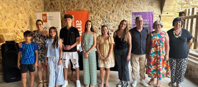 Més de 200 xiquets, xiquetes i joves participen al XVI Concurs Literari i Fotogràfic Carles Salvador