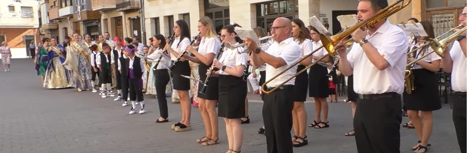 Ball de la Dansa i processó a les festes de La Jana
