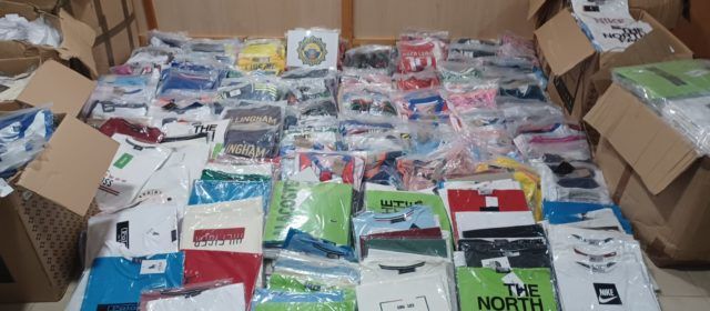 La Policia Local Peníscola es confisca de 1500 samarretes del “top manta” en els primers dies d’agost