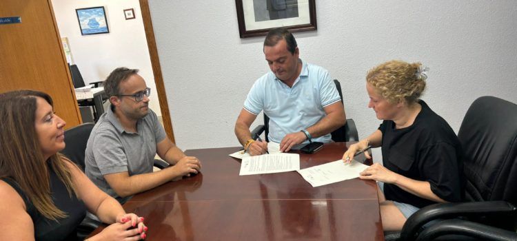 L’Ajuntament de Peníscola subscriu un conveni amb la Associació de Comerciants per a la promoció i dinamització del comerç en la localitat