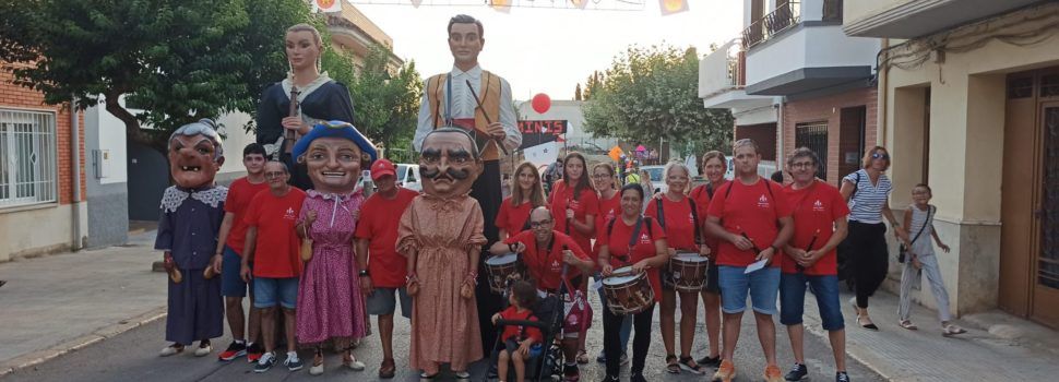 Gegantons i nanos vinarossencs al pregó de les festes de Traiguera