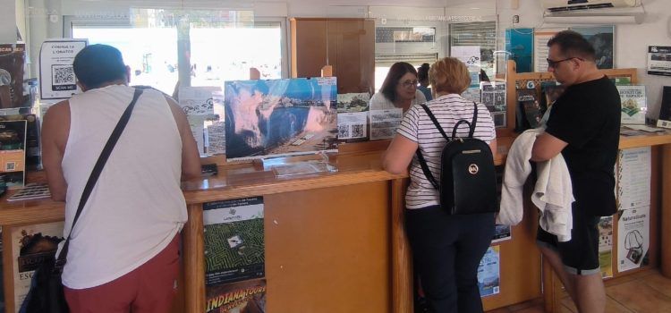 Peníscola ha atés aquest juliol més de 20.000 consultes a les oficines d’informació turística