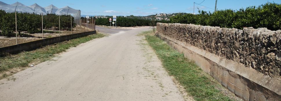 Agricultura desbrossa els encreuaments dels camins rurals