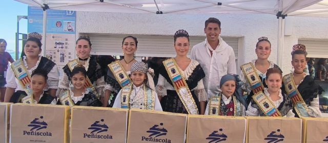 Peñíscola reparte dulces típicos y moscatel a sus turistas en las Fiestas Patronales