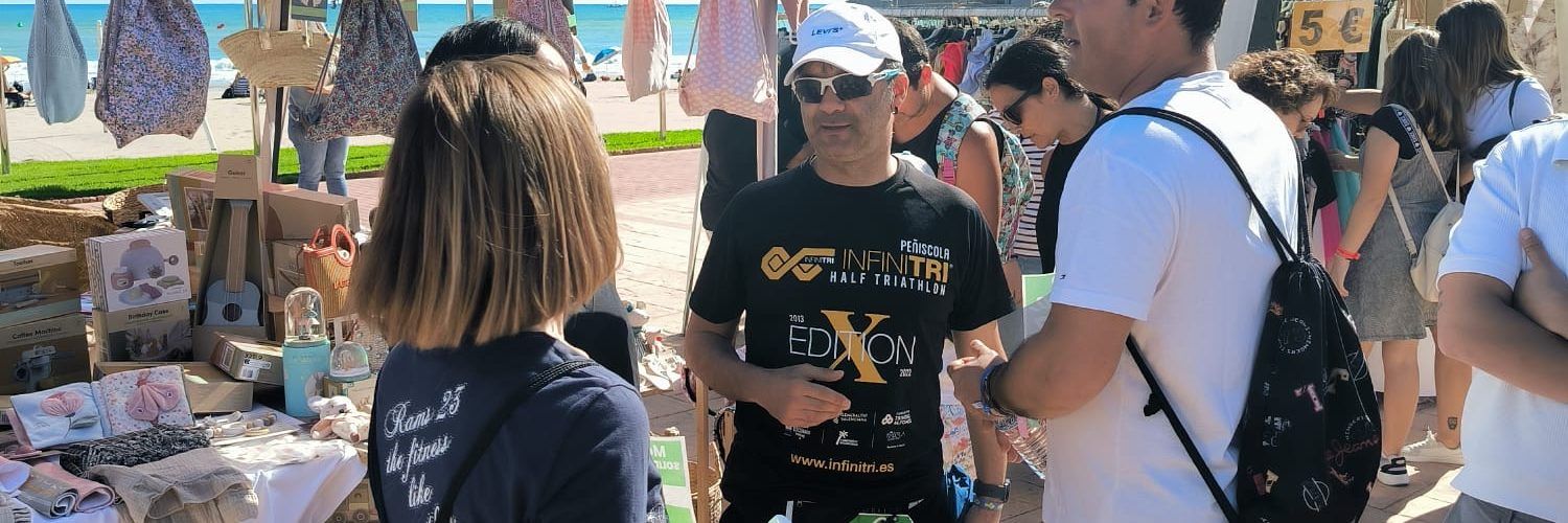Los comercios de Peñíscola participan en la feria de Botigues al Carrer