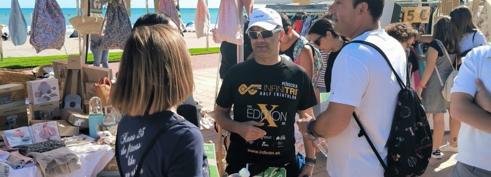 Los comercios de Peñíscola participan en la feria de Botigues al Carrer