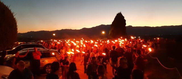 Més de 300 persones participen de la Marxa de Torxes per la Independència a Tortosa