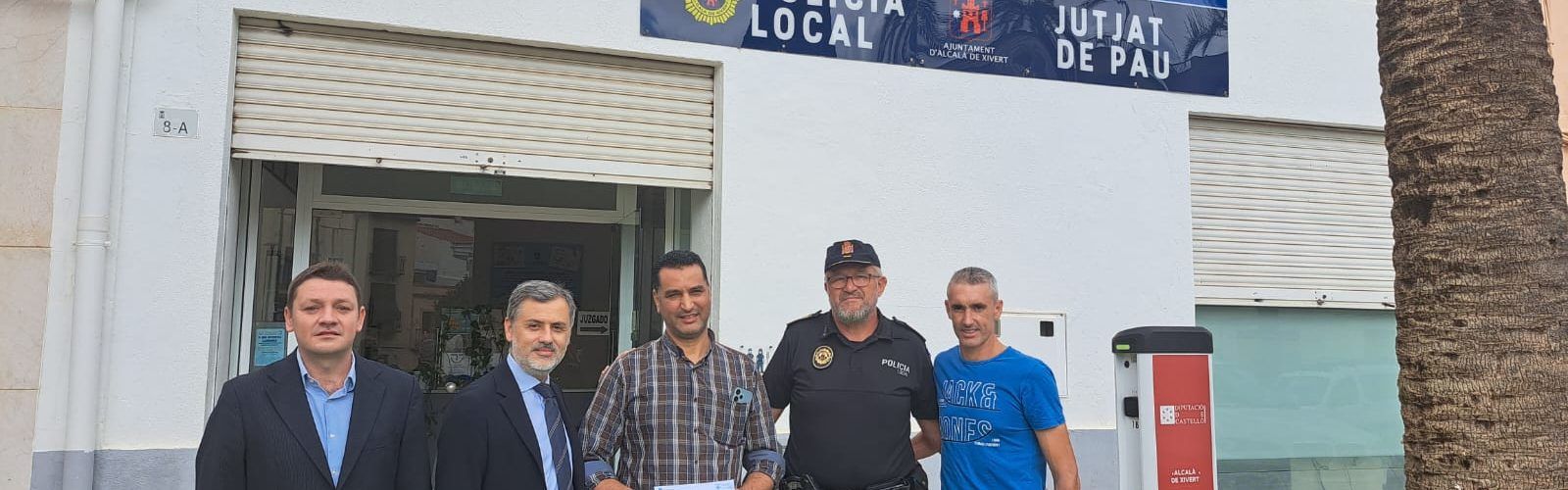 La Policia Local d’Alcalà-Alcossebre lliura al seu propietari 3.970 euros extraviats en un caixer automàtic