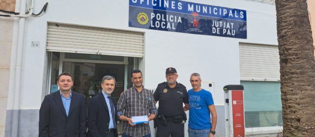 La Policia Local d’Alcalà-Alcossebre lliura al seu propietari 3.970 euros extraviats en un caixer automàtic