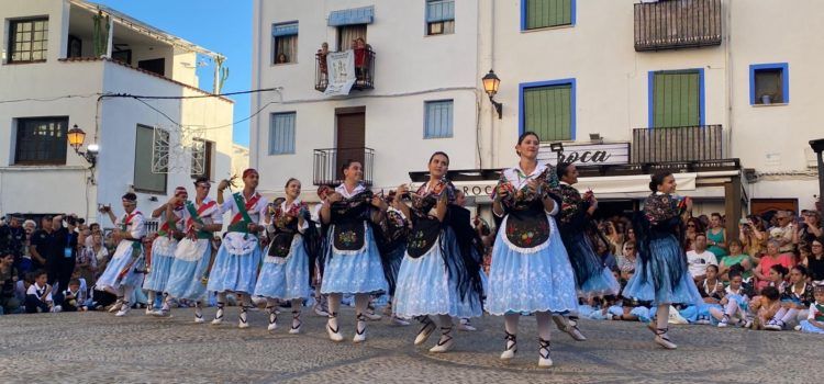 Día de la Patrona en Peñíscola con las “danses”