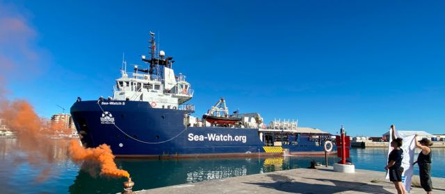 El vaixell de rescat civil humanitari Sea Watch 5 torna a Vinaròs després de socórrer a 834 persones a la Mediterrània Central