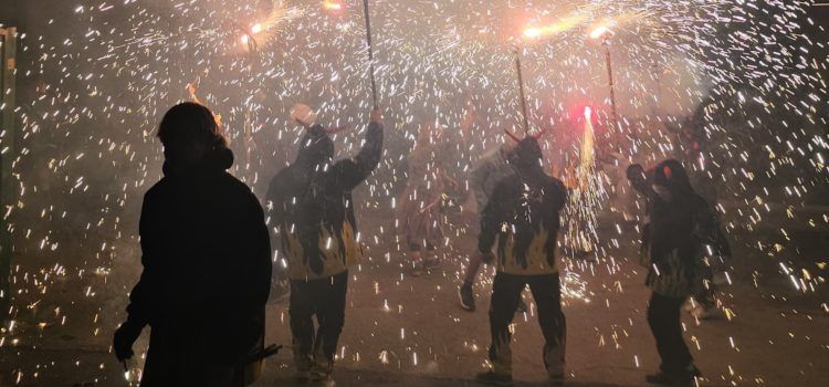 Espectacular fi de festes a Benassal a càrrec dels Dimonis de La Plana