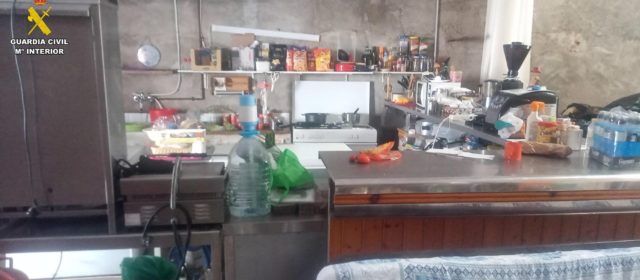 La Guardia Civil localiza en Santa Bàrbara un almacén que estaba siendo utilizado como bar restaurante clandestino