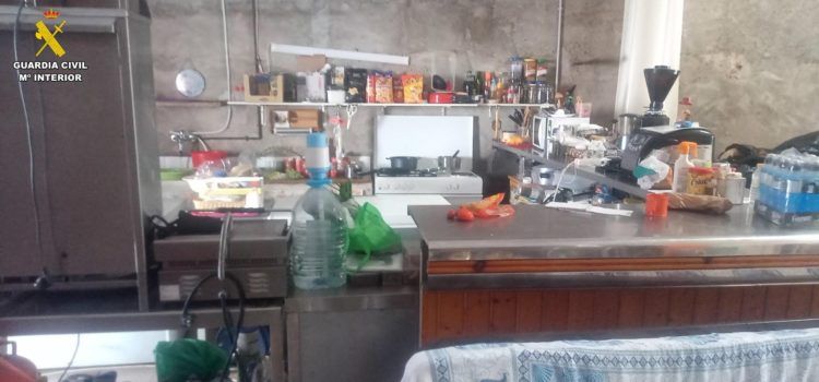 La Guardia Civil localiza en Santa Bàrbara un almacén que estaba siendo utilizado como bar restaurante clandestino