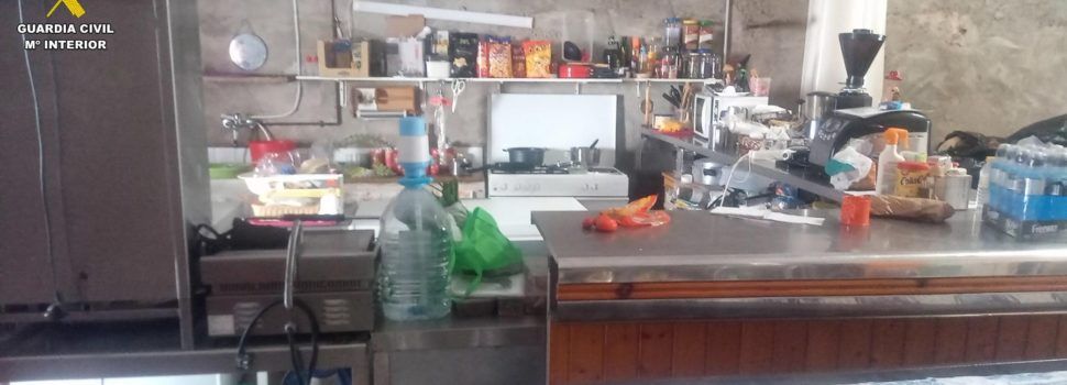 La Guardia Civil localiza en Santa Bàrbara un almacén que estaba siendo utilizado como bar restaurante clandestino