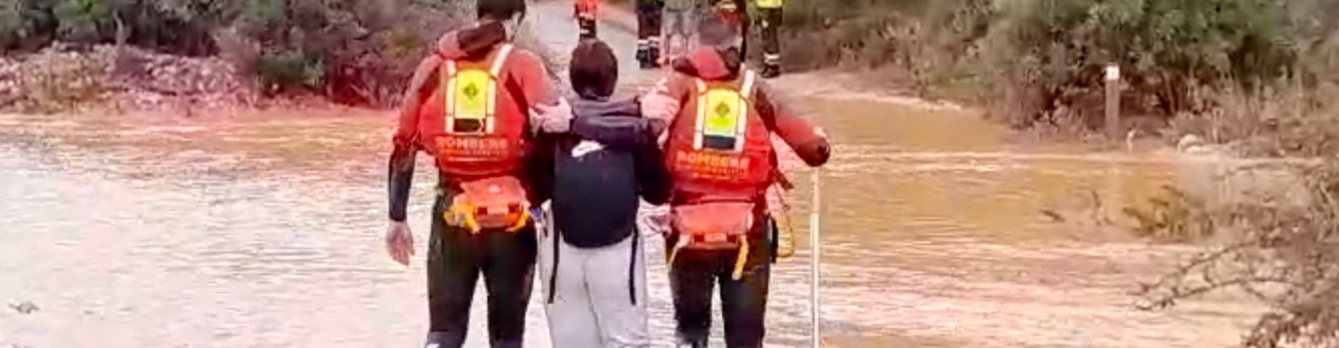 Rescatada una familia cuyo vehículo quedó atrapado por la crecida de una rambla en Alcossebre