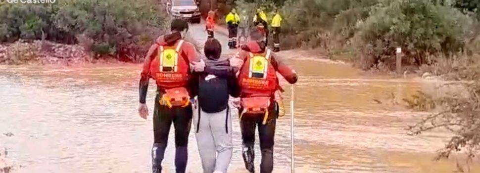 Rescatada una familia cuyo vehículo quedó atrapado por la crecida de una rambla en Alcossebre