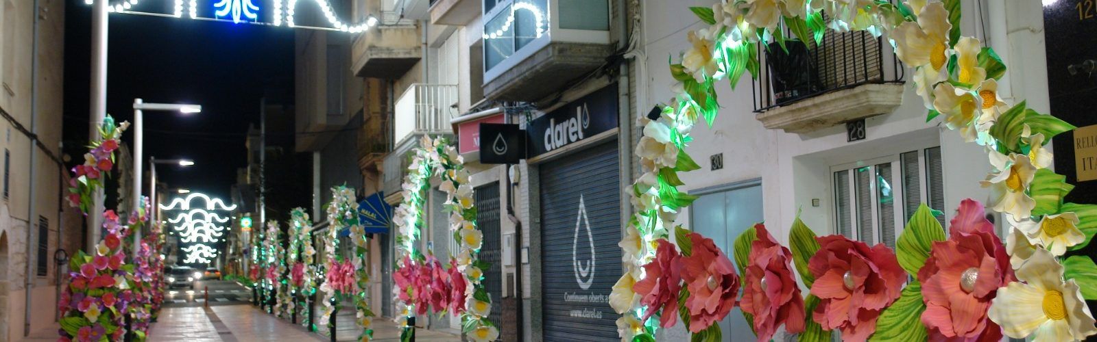 El Carrer Major d’Ulldecona, preparat per rebre la Mare de Déu de la Pietat
