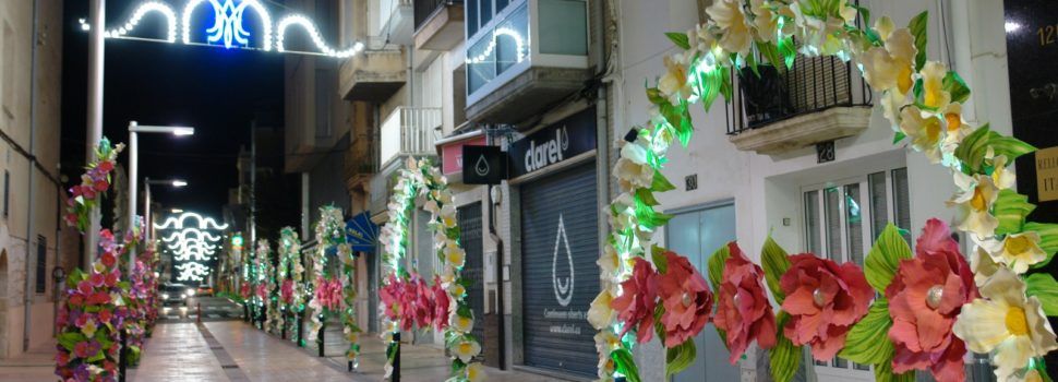 El Carrer Major d’Ulldecona, preparat per rebre la Mare de Déu de la Pietat