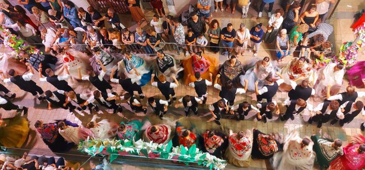 334 parelles en el multitudinari ball de mantons d’Ulldecona