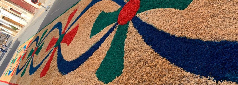 Fotos de les catifes de la Festa de la Mare de Déu de Pallerols a La Sénia
