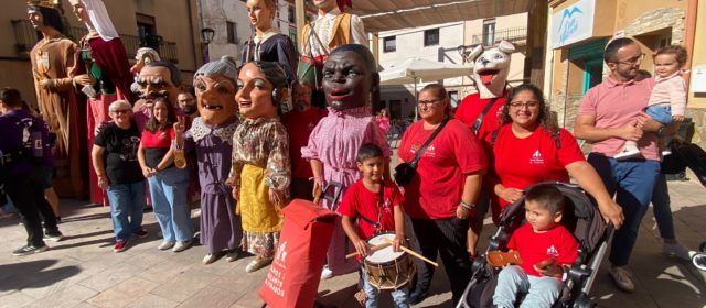 Els gegantons i nanos de Vinaròs a la trobada de gegants de Vandellòs