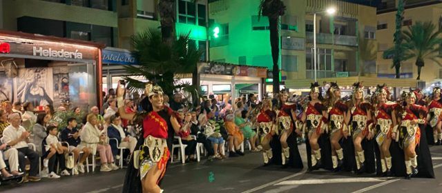 La Asociación Cultural de Moros y Cristianos de Peñíscola celebra su Desfile de Entrada