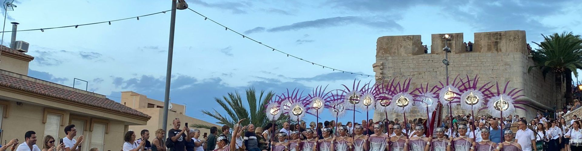 Peníscola ha posat el colofó final a la seua Festa Mora i Cristiana amb la desfilada d’eixida de la fortalesa