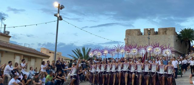 Peníscola ha posat el colofó final a la seua Festa Mora i Cristiana amb la desfilada d’eixida de la fortalesa
