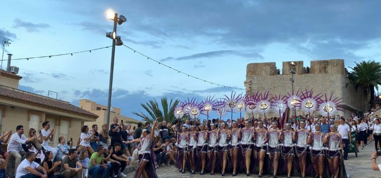 Peníscola ha posat el colofó final a la seua Festa Mora i Cristiana amb la desfilada d’eixida de la fortalesa