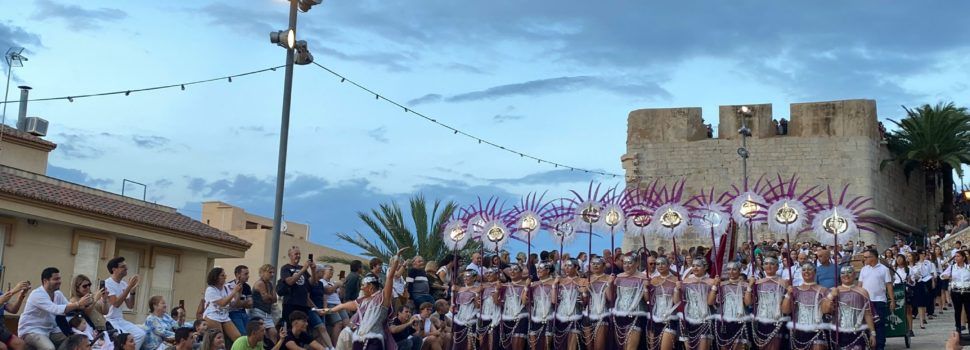 Peníscola ha posat el colofó final a la seua Festa Mora i Cristiana amb la desfilada d’eixida de la fortalesa
