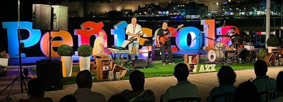 Un nombrós públic entregat i participatiu gaudeix a Peníscola de l’Street Jazz Weekend