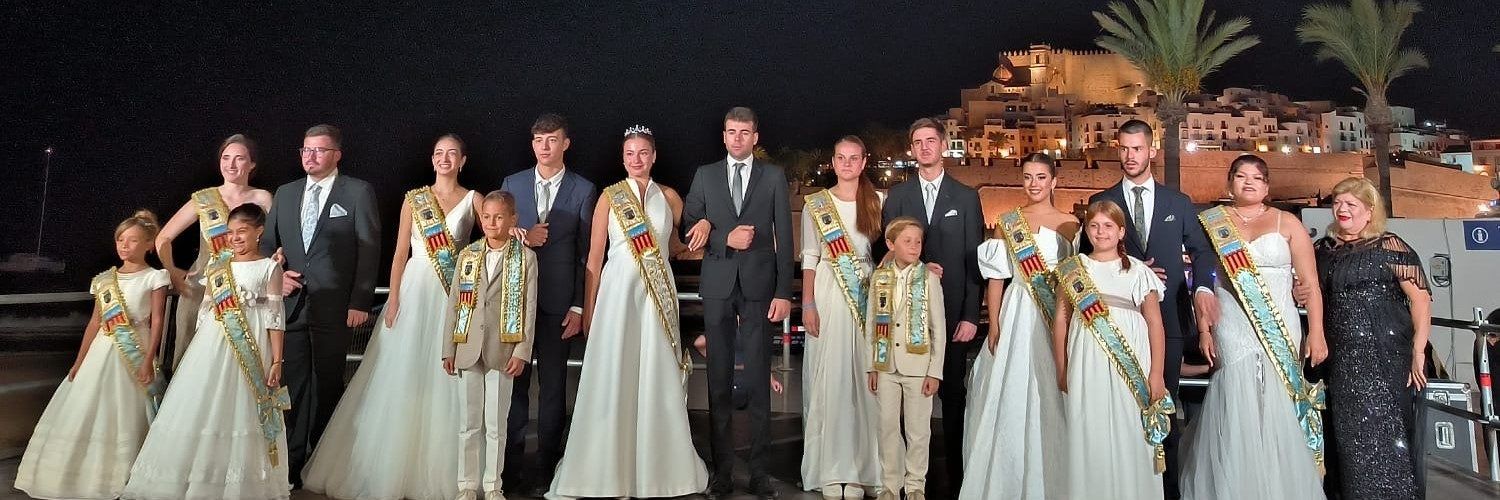Peñíscola baja el telón de sus Fiestas Patronales con su Reina y Corte de Honor y el himno regional valenciano