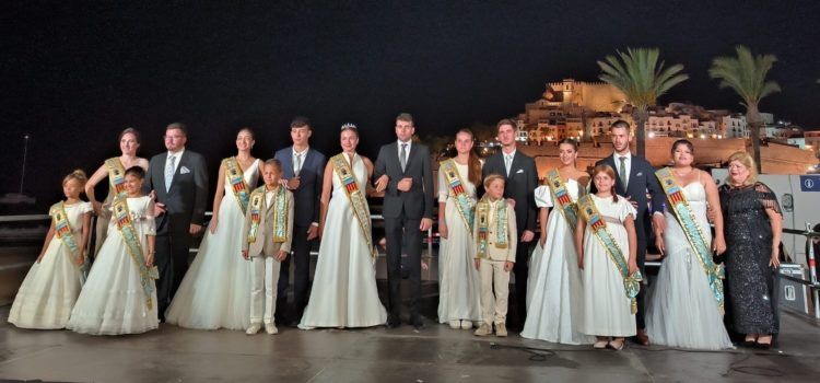 Peñíscola baja el telón de sus Fiestas Patronales con su Reina y Corte de Honor y el himno regional valenciano