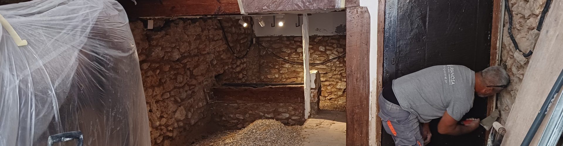 Comencen els treballs de sanejament a la Casa Benicarlanda del carrer de Santa Càndida