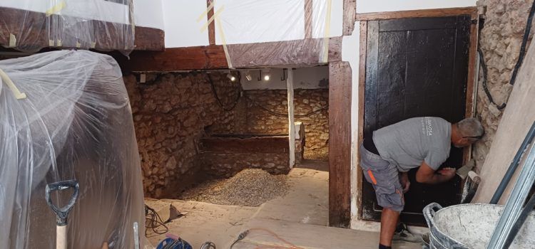 Comencen els treballs de sanejament a la Casa Benicarlanda del carrer de Santa Càndida