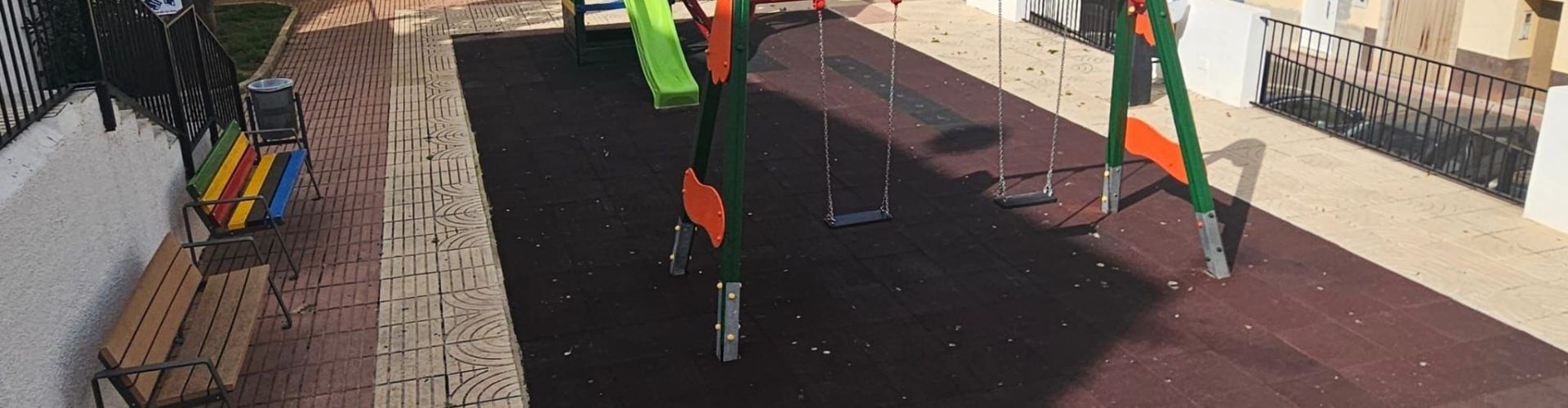 L’Ajuntament de Càlig renova el parc infantil de la plaça Blasco Ibáñez